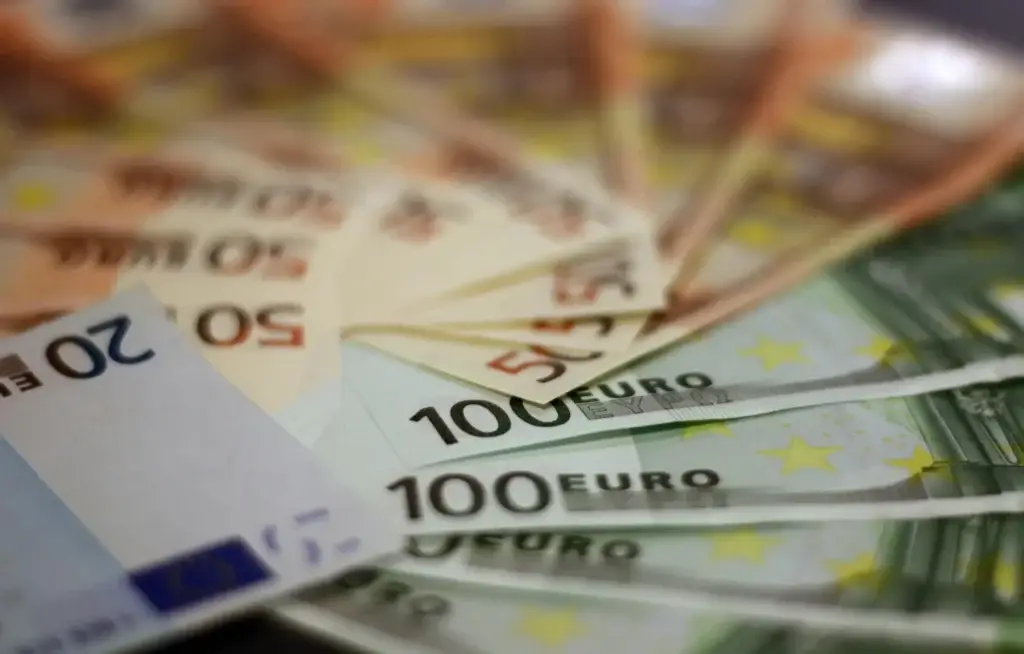 Taxes in Italy and Greece