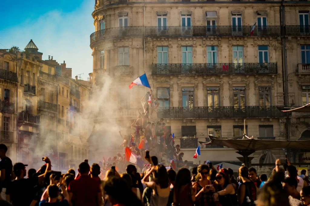 How to move to France 2025